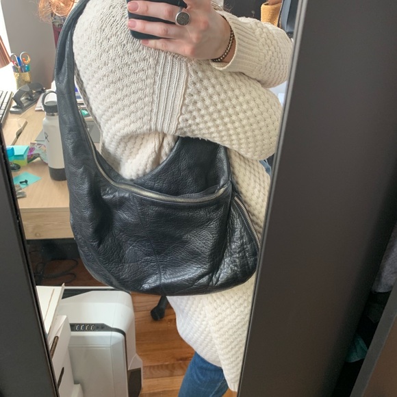 Oliveve Zipper Tote - Picture 7 of 7